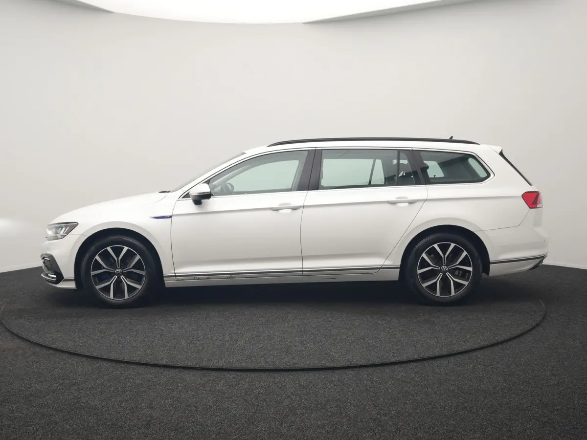 1.4 TSI GTE Business PHEV 218pk Dealer O.H. | Adaptive Cruise | Camera | Voorstoelen Verwarmd | Apple Carplay | Navigatie | DAB | Park Assist | Draadloze Telefoonlader | IQ Drive | Plug In H