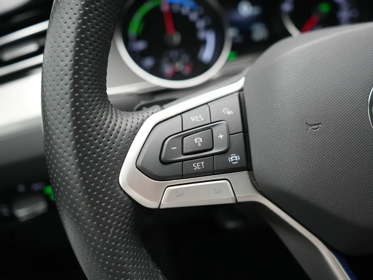 1.4 TSI GTE Business PHEV 218pk Dealer O.H. | Adaptive Cruise | Camera | Voorstoelen Verwarmd | Apple Carplay | Navigatie | DAB | Park Assist | Draadloze Telefoonlader | IQ Drive | Plug In H