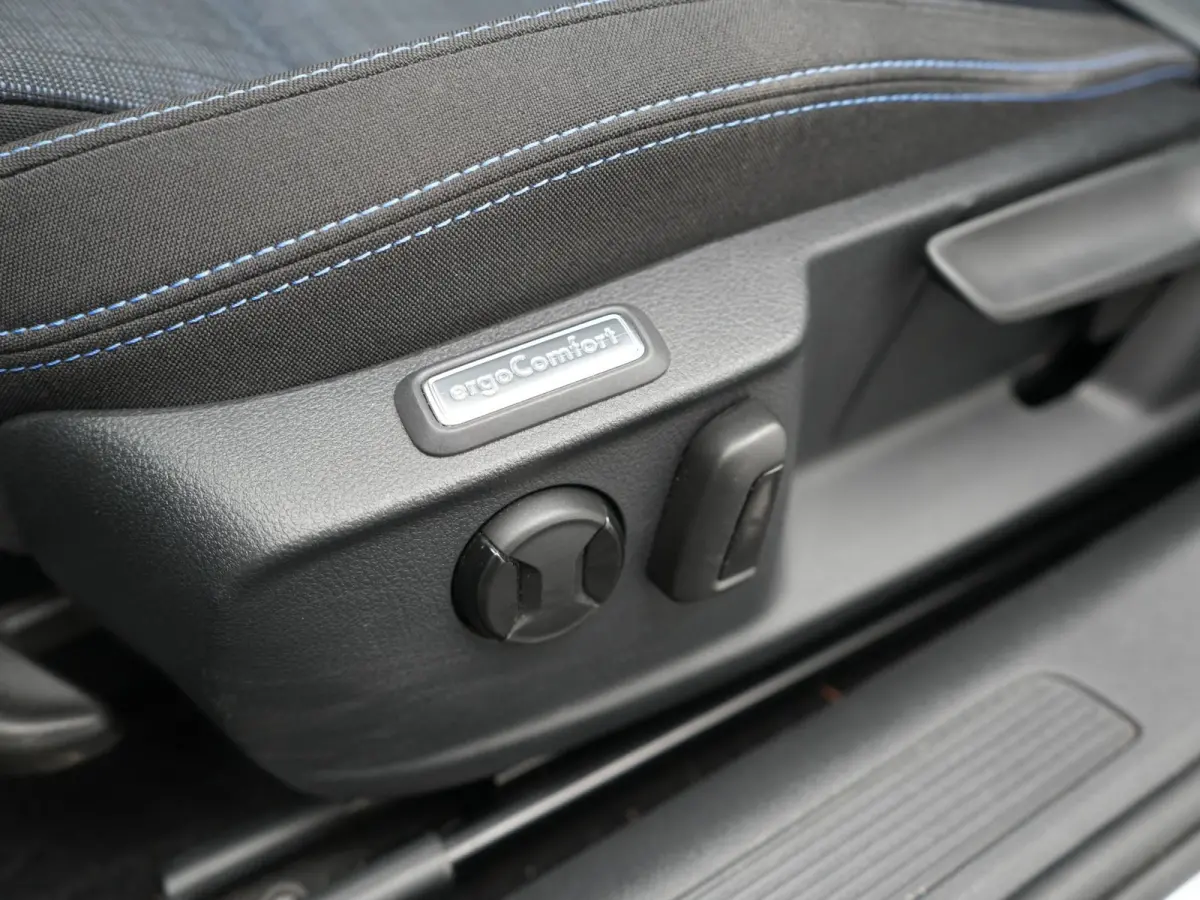 1.4 TSI GTE Business PHEV 218pk Dealer O.H. | Adaptive Cruise | Camera | Voorstoelen Verwarmd | Apple Carplay | Navigatie | DAB | Park Assist | Draadloze Telefoonlader | IQ Drive | Plug In H