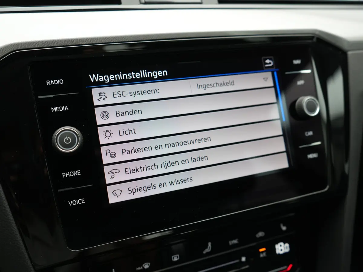 1.4 TSI GTE Business PHEV 218pk Dealer O.H. | Adaptive Cruise | Camera | Voorstoelen Verwarmd | Apple Carplay | Navigatie | DAB | Park Assist | Draadloze Telefoonlader | IQ Drive | Plug In H