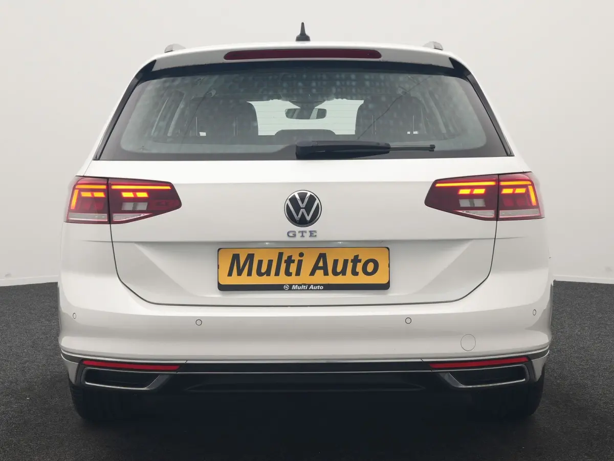 1.4 TSI GTE Business PHEV 218pk Dealer O.H. | Adaptive Cruise | Camera | Voorstoelen Verwarmd | Apple Carplay | Navigatie | DAB | Park Assist | Draadloze Telefoonlader | IQ Drive | Plug In H