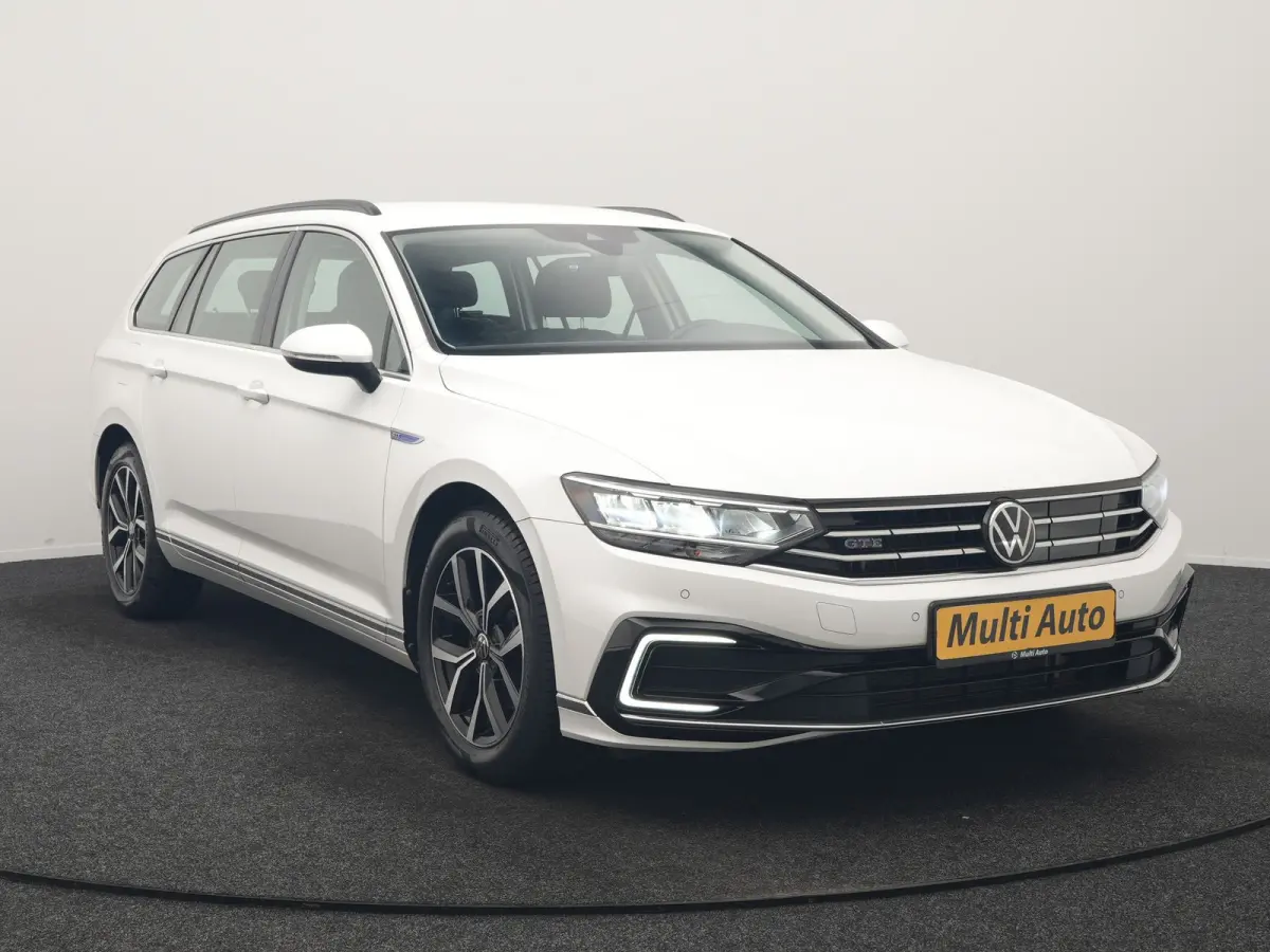 1.4 TSI GTE Business PHEV 218pk Dealer O.H. | Adaptive Cruise | Camera | Voorstoelen Verwarmd | Apple Carplay | Navigatie | DAB | Park Assist | Draadloze Telefoonlader | IQ Drive | Plug In H