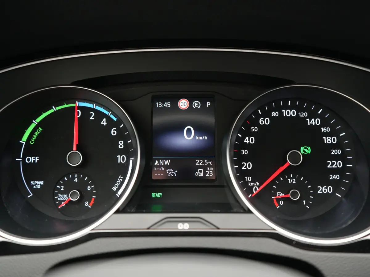1.4 TSI GTE Business PHEV 218pk Dealer O.H. | Adaptive Cruise | Camera | Voorstoelen Verwarmd | Apple Carplay | Navigatie | DAB | Park Assist | Draadloze Telefoonlader | IQ Drive | Plug In H