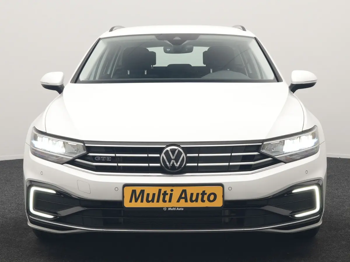 1.4 TSI GTE Business PHEV 218pk Dealer O.H. | Adaptive Cruise | Camera | Voorstoelen Verwarmd | Apple Carplay | Navigatie | DAB | Park Assist | Draadloze Telefoonlader | IQ Drive | Plug In H