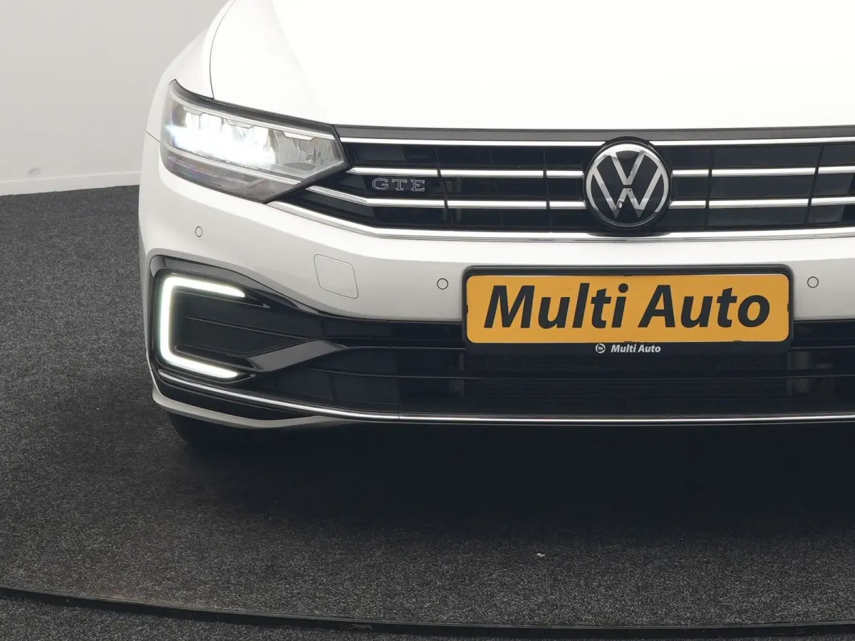 1.4 TSI GTE Business PHEV 218pk Dealer O.H. | Adaptive Cruise | Camera | Voorstoelen Verwarmd | Apple Carplay | Navigatie | DAB | Park Assist | Draadloze Telefoonlader | IQ Drive | Plug In H