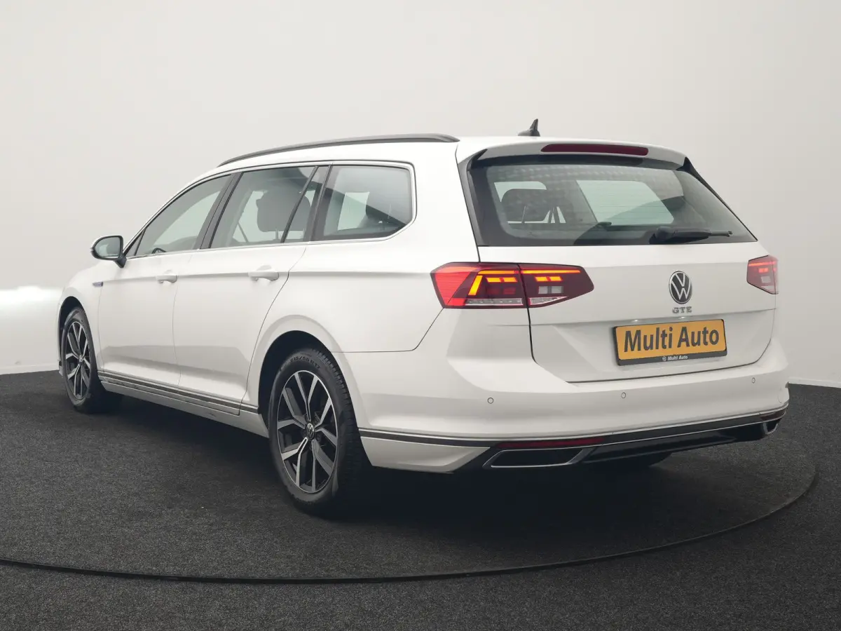1.4 TSI GTE Business PHEV 218pk Dealer O.H. | Adaptive Cruise | Camera | Voorstoelen Verwarmd | Apple Carplay | Navigatie | DAB | Park Assist | Draadloze Telefoonlader | IQ Drive | Plug In H