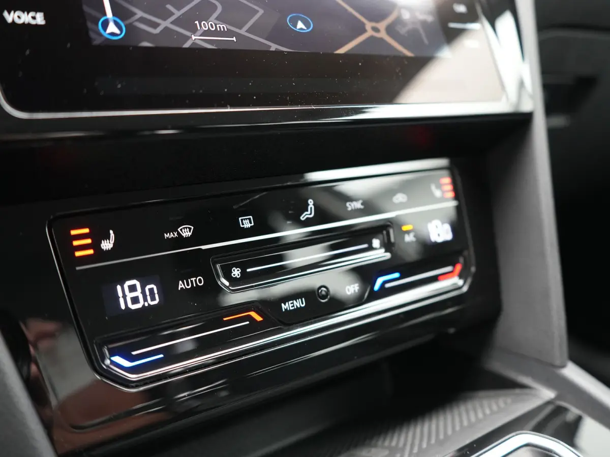 1.4 TSI GTE Business PHEV 218pk Dealer O.H. | Adaptive Cruise | Camera | Voorstoelen Verwarmd | Apple Carplay | Navigatie | DAB | Park Assist | Draadloze Telefoonlader | IQ Drive | Plug In H