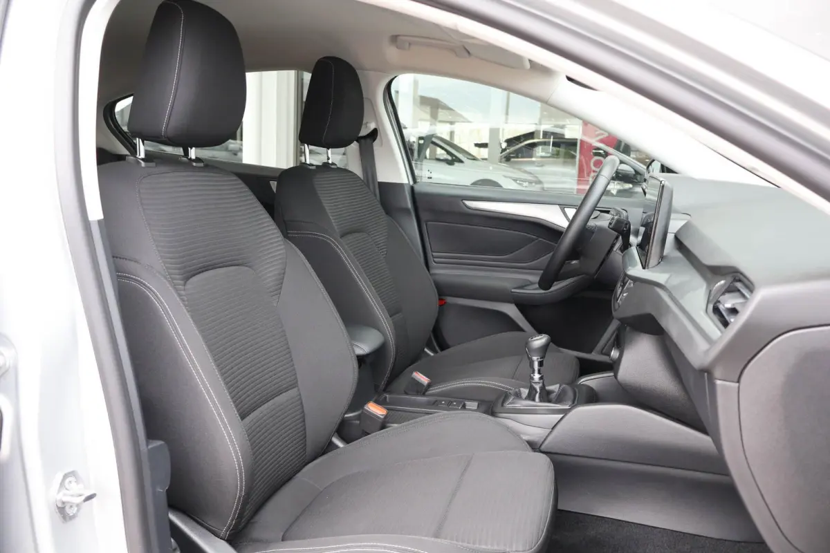 1.0 EcoBoost 125pk Hybrid Titanium | Navigatie | PDC | LED | Cruise Control
