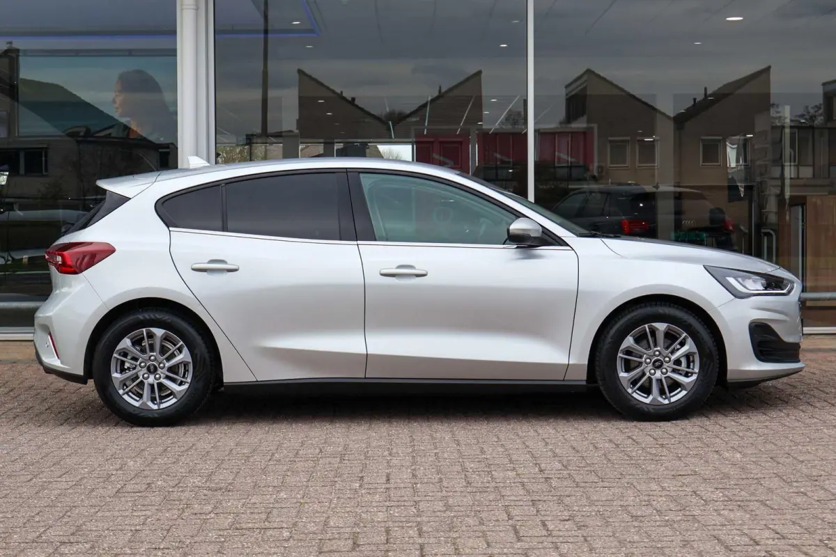 1.0 EcoBoost 125pk Hybrid Titanium | Navigatie | PDC | LED | Cruise Control