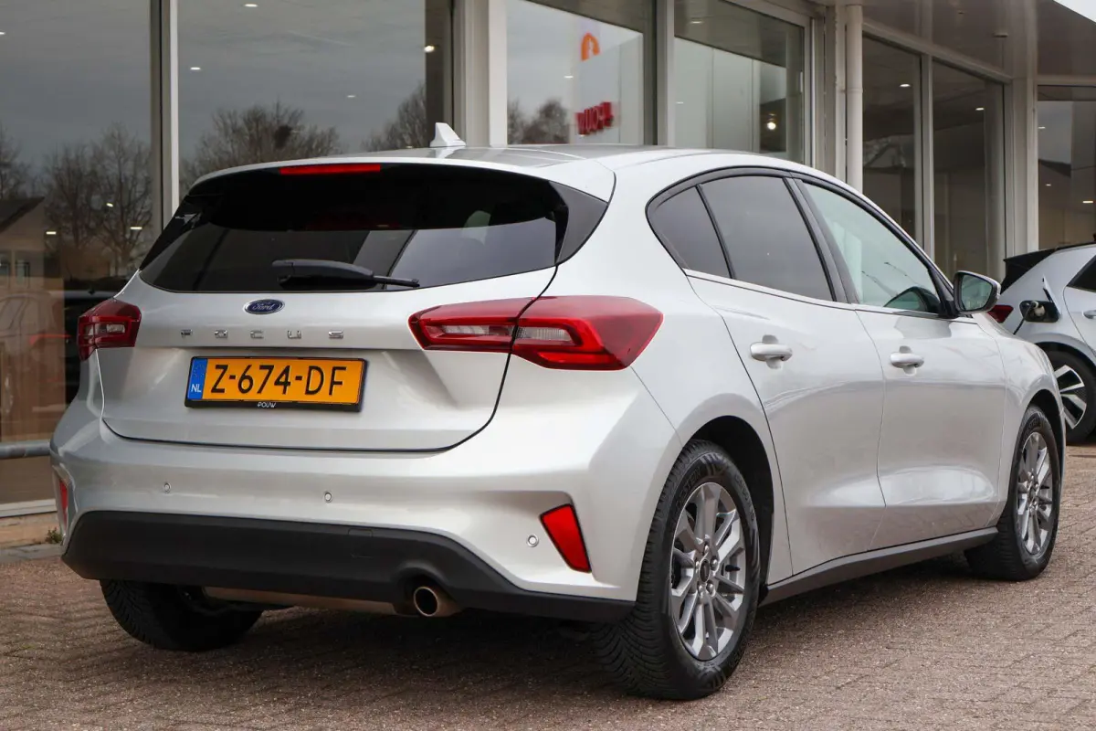 1.0 EcoBoost 125pk Hybrid Titanium | Navigatie | PDC | LED | Cruise Control