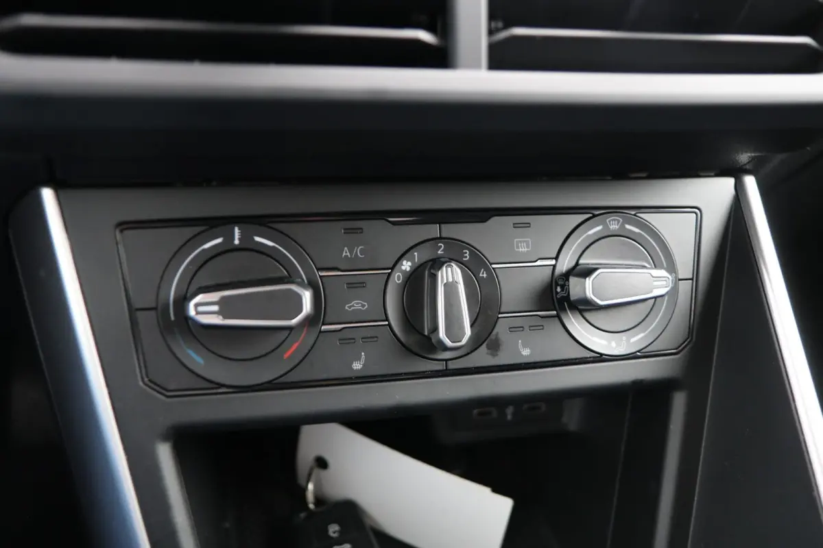 1.0 TSI 95pk Life | Trekhaak | Navigatie | Achteruitrijcamera | Stoelverwarming