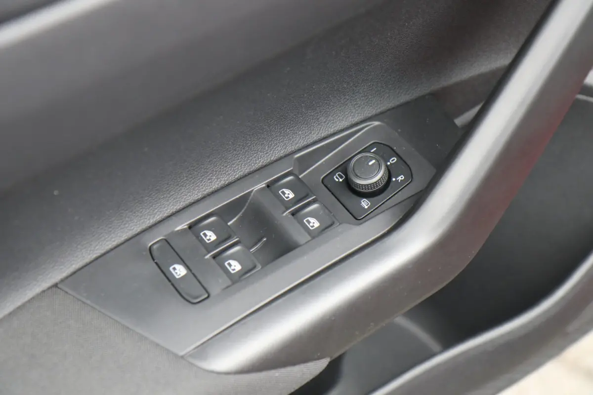1.0 TSI 95pk Life | Trekhaak | Navigatie | Achteruitrijcamera | Stoelverwarming