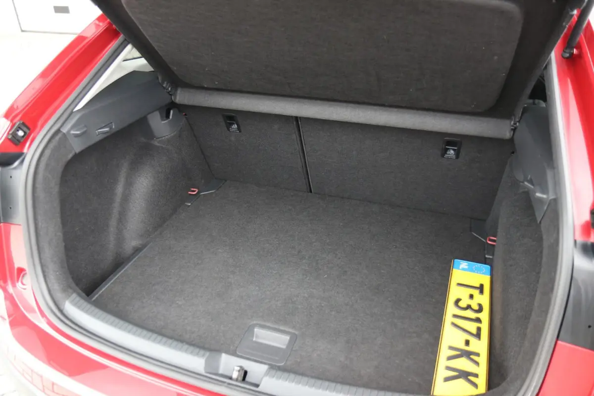 1.0 TSI 95pk Life | Trekhaak | Navigatie | Achteruitrijcamera | Stoelverwarming