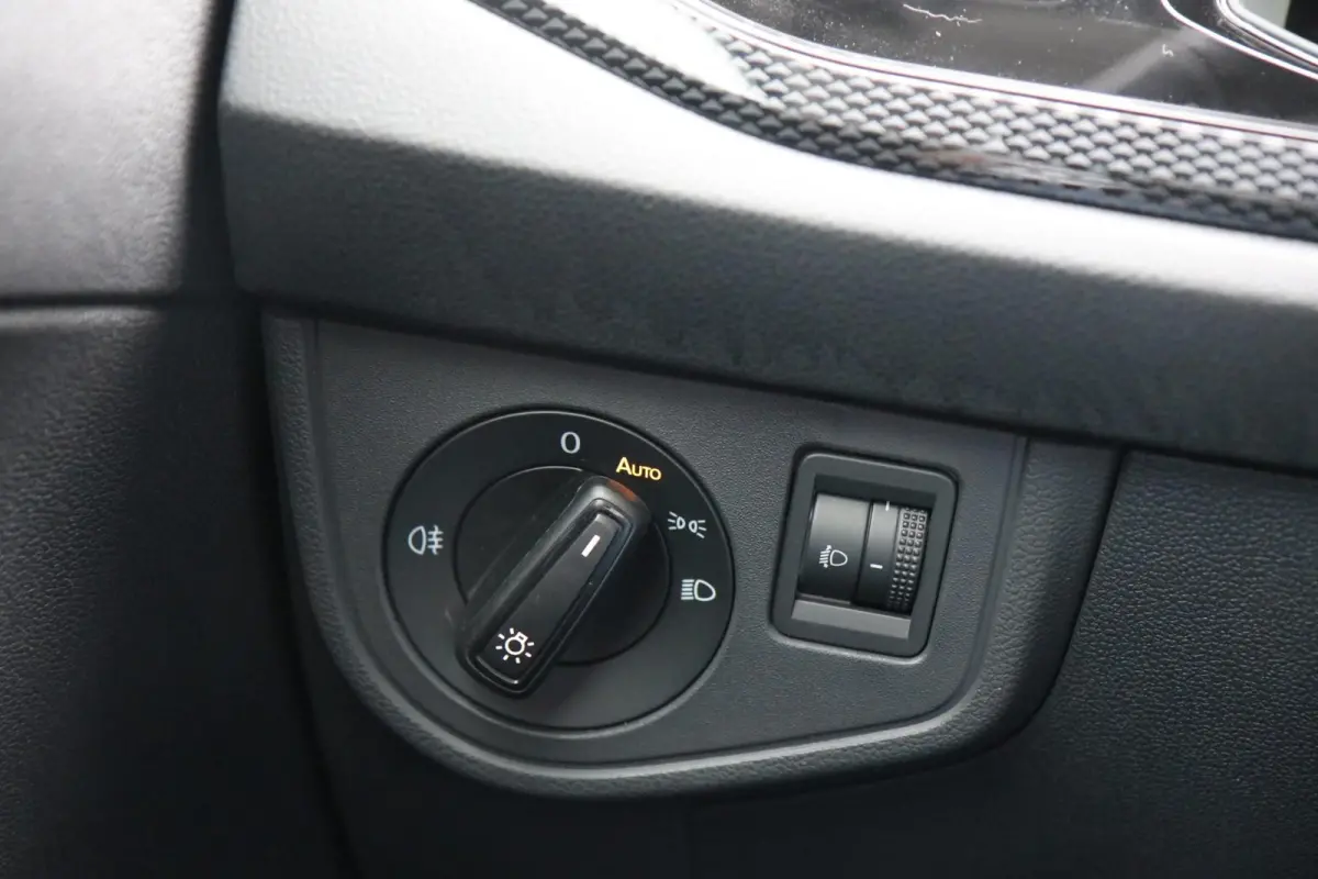 1.0 TSI 95pk Life | Trekhaak | Navigatie | Achteruitrijcamera | Stoelverwarming