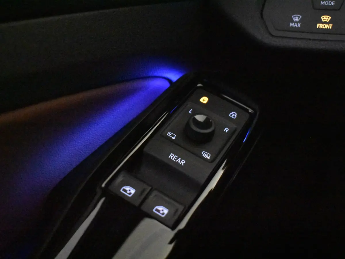 ID.5 Pro 77 kWh l Adaptief cruise control | SOH 98%  | App Connect | Navigatie | Stoel/stuurverwarming | Climate control | LED | DAB | 19 "LMV"