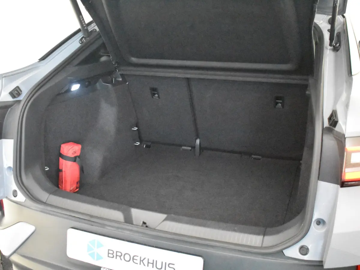 ID.5 Pro 77 kWh l Adaptief cruise control | SOH 98%  | App Connect | Navigatie | Stoel/stuurverwarming | Climate control | LED | DAB | 19 "LMV"