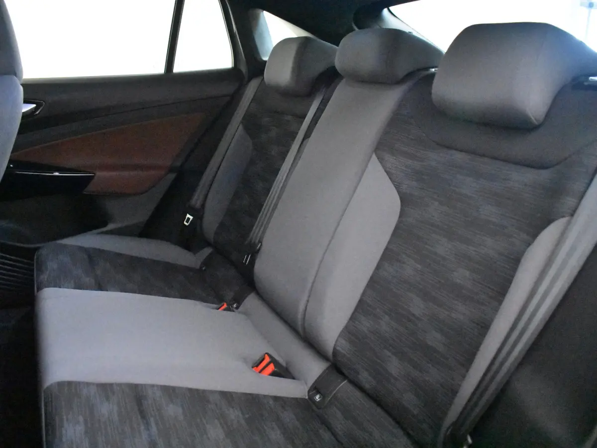 ID.5 Pro 77 kWh l Adaptief cruise control | SOH 98%  | App Connect | Navigatie | Stoel/stuurverwarming | Climate control | LED | DAB | 19 "LMV"