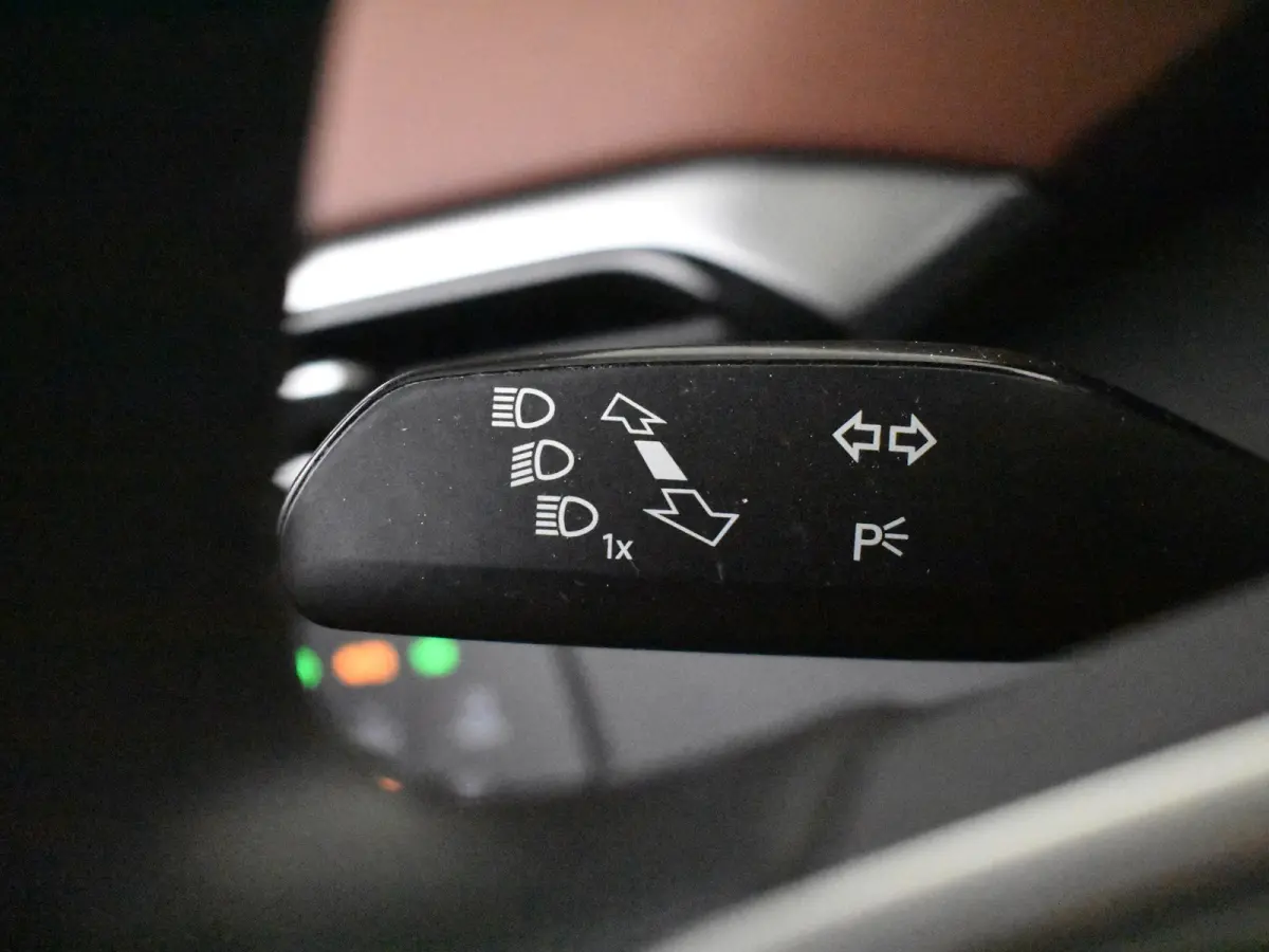ID.5 Pro 77 kWh l Adaptief cruise control | SOH 98%  | App Connect | Navigatie | Stoel/stuurverwarming | Climate control | LED | DAB | 19 "LMV"