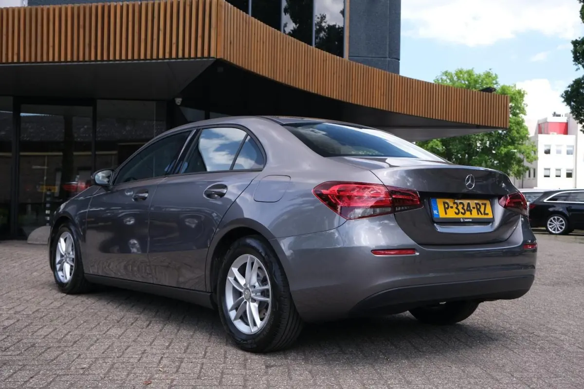 180|Rijklaar|Camera|Apple Carplay|Android Auto|LaneAssist|Regensensor