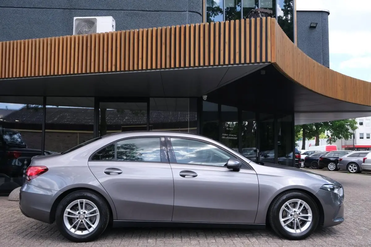 180|Rijklaar|Camera|Apple Carplay|Android Auto|LaneAssist|Regensensor