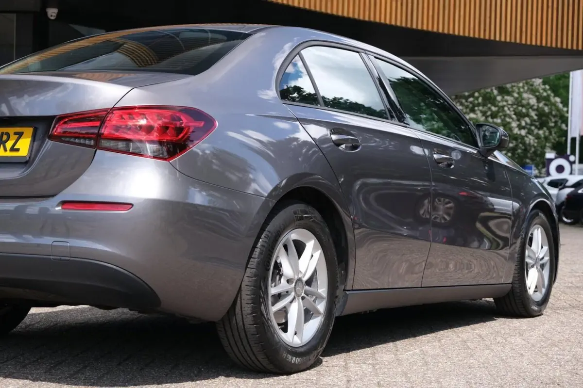 180|Rijklaar|Camera|Apple Carplay|Android Auto|LaneAssist|Regensensor