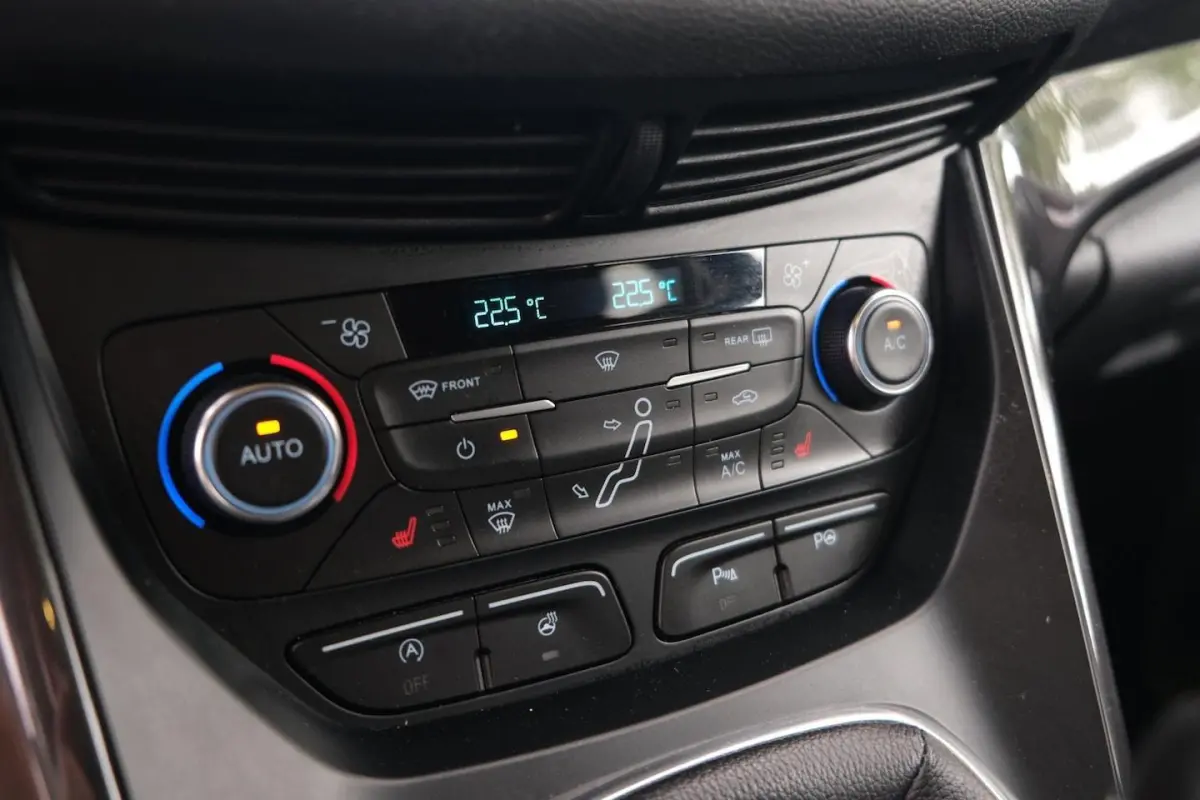 1.5 Titanium|Rijklaar|Camera|Carplay|AndroidAuto|Winterpakket|Dealeronderhouden