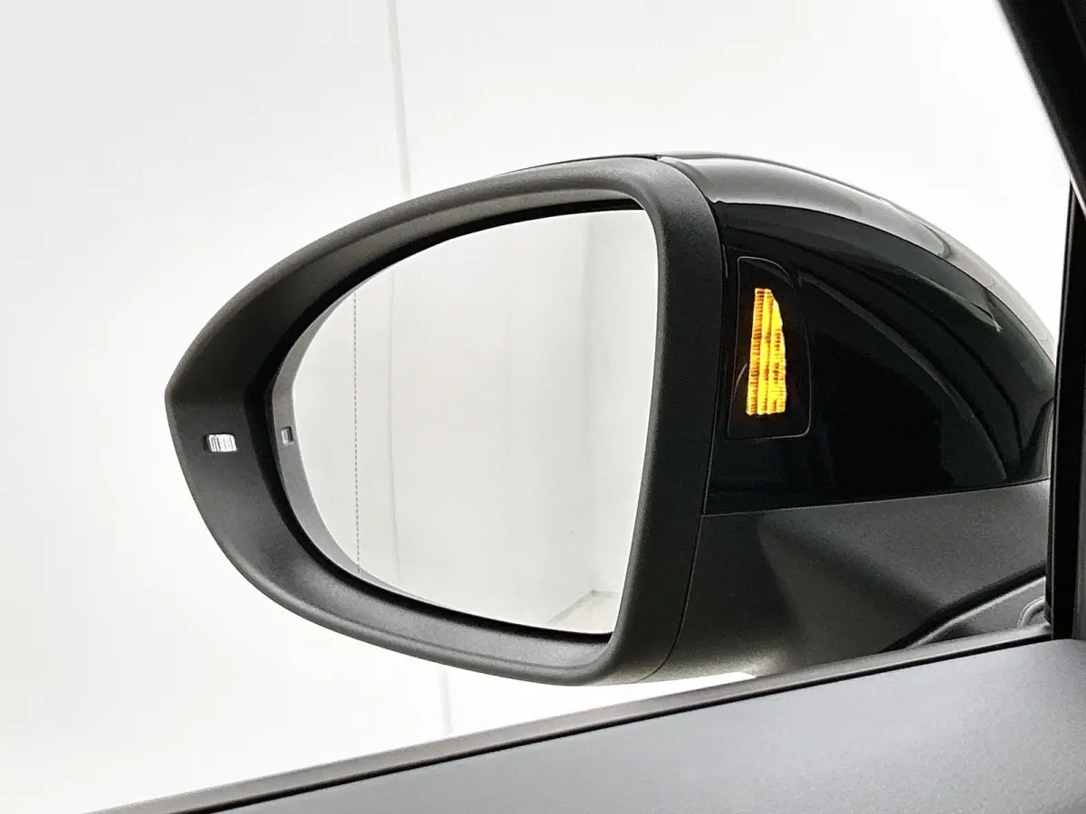 Life 50 kWh 170 PK | Steunhaak | Navigatie | Apple Carplay draadloos | Stoelverwarming | Ruiten getint | 19" Lichtmetalen velgen | Android Auto draadloos | LED verlichting | Camera | Climate