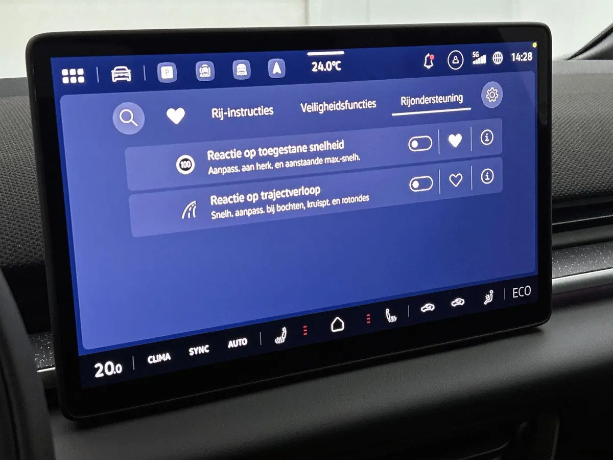 Life 50 kWh 170 PK | Steunhaak | Navigatie | Apple Carplay draadloos | Stoelverwarming | Ruiten getint | 19" Lichtmetalen velgen | Android Auto draadloos | LED verlichting | Camera | Climate