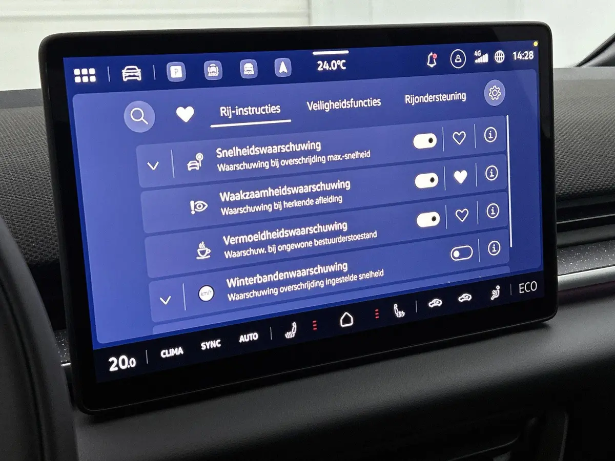 Life 50 kWh 170 PK | Steunhaak | Navigatie | Apple Carplay draadloos | Stoelverwarming | Ruiten getint | 19" Lichtmetalen velgen | Android Auto draadloos | LED verlichting | Camera | Climate