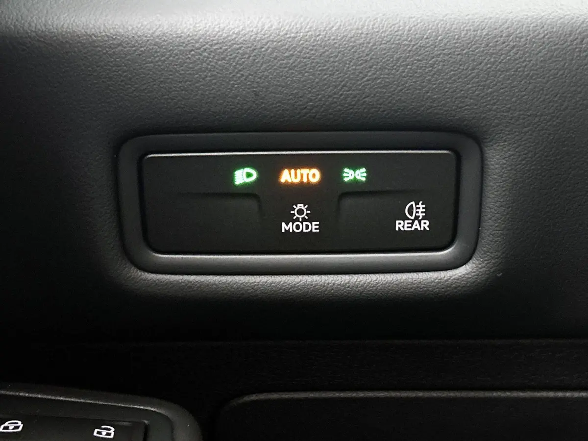 Life 50 kWh 170 PK | Steunhaak | Navigatie | Apple Carplay draadloos | Stoelverwarming | Ruiten getint | 19" Lichtmetalen velgen | Android Auto draadloos | LED verlichting | Camera | Climate