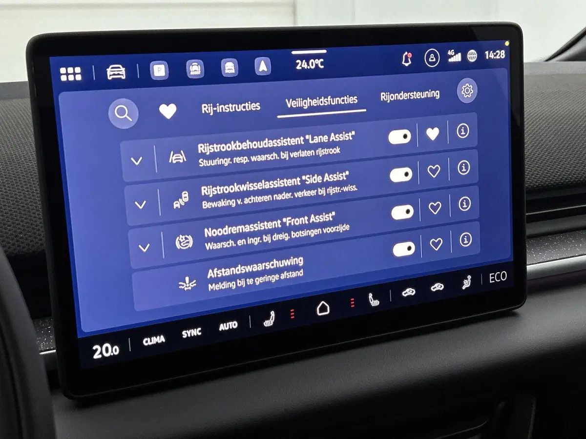 Life 50 kWh 170 PK | Steunhaak | Navigatie | Apple Carplay draadloos | Stoelverwarming | Ruiten getint | 19" Lichtmetalen velgen | Android Auto draadloos | LED verlichting | Camera | Climate