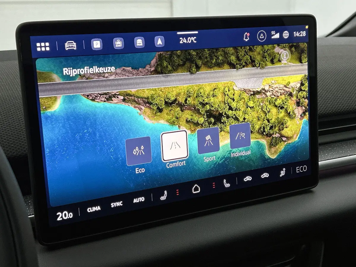 Life 50 kWh 170 PK | Steunhaak | Navigatie | Apple Carplay draadloos | Stoelverwarming | Ruiten getint | 19" Lichtmetalen velgen | Android Auto draadloos | LED verlichting | Camera | Climate