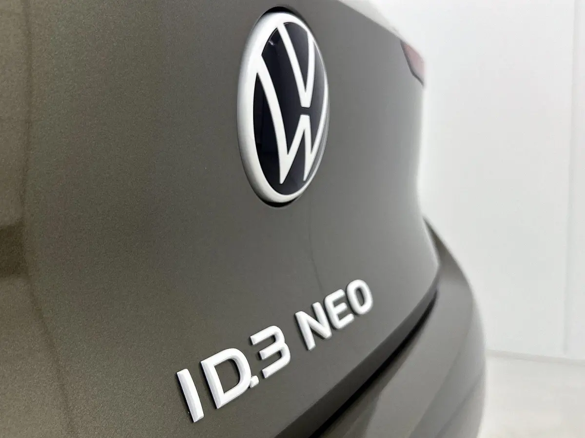Life 50 kWh 170 PK | Steunhaak | Navigatie | Apple Carplay draadloos | Stoelverwarming | Ruiten getint | 19" Lichtmetalen velgen | Android Auto draadloos | LED verlichting | Camera | Climate