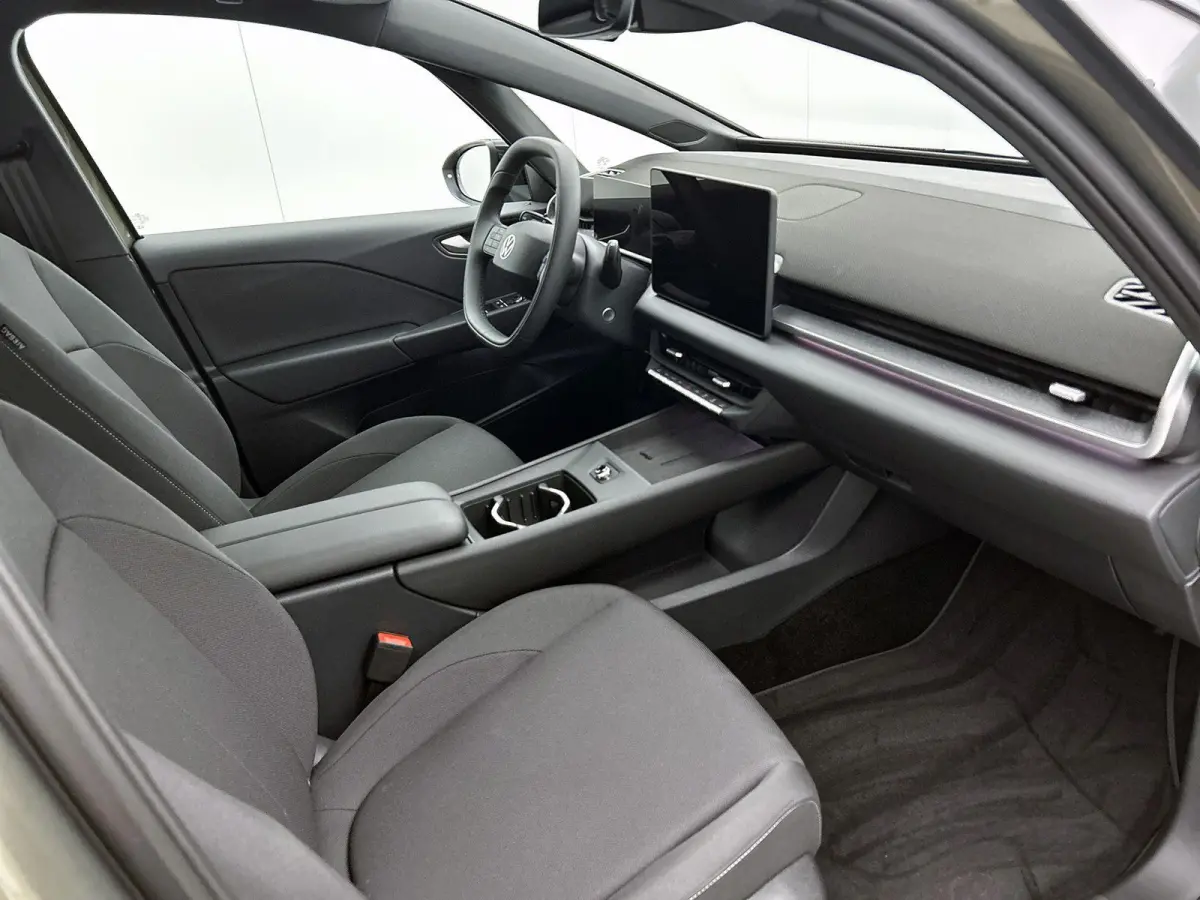 Life 50 kWh 170 PK | Steunhaak | Navigatie | Apple Carplay draadloos | Stoelverwarming | Ruiten getint | 19" Lichtmetalen velgen | Android Auto draadloos | LED verlichting | Camera | Climate