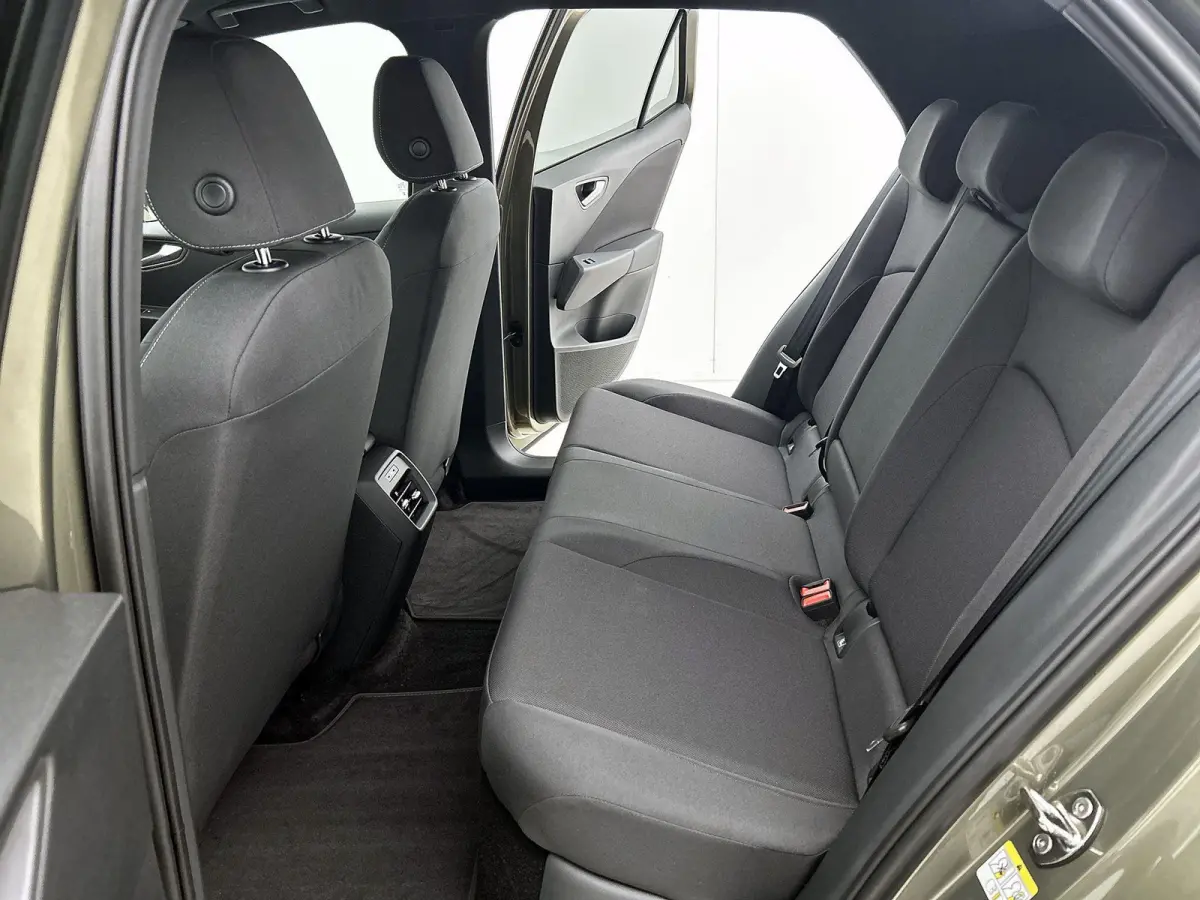 Life 50 kWh 170 PK | Steunhaak | Navigatie | Apple Carplay draadloos | Stoelverwarming | Ruiten getint | 19" Lichtmetalen velgen | Android Auto draadloos | LED verlichting | Camera | Climate