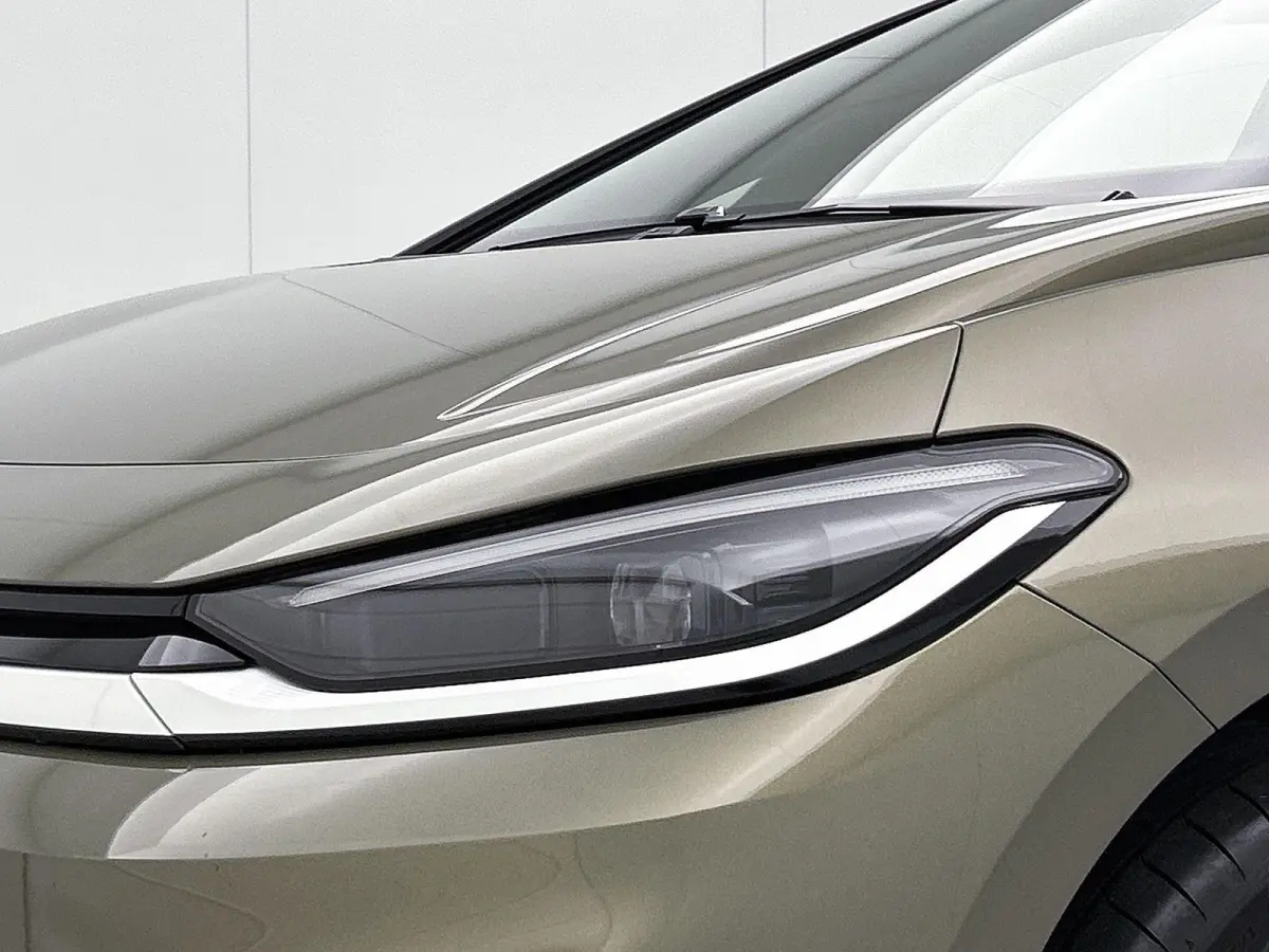 Life 50 kWh 170 PK | Steunhaak | Navigatie | Apple Carplay draadloos | Stoelverwarming | Ruiten getint | 19" Lichtmetalen velgen | Android Auto draadloos | LED verlichting | Camera | Climate