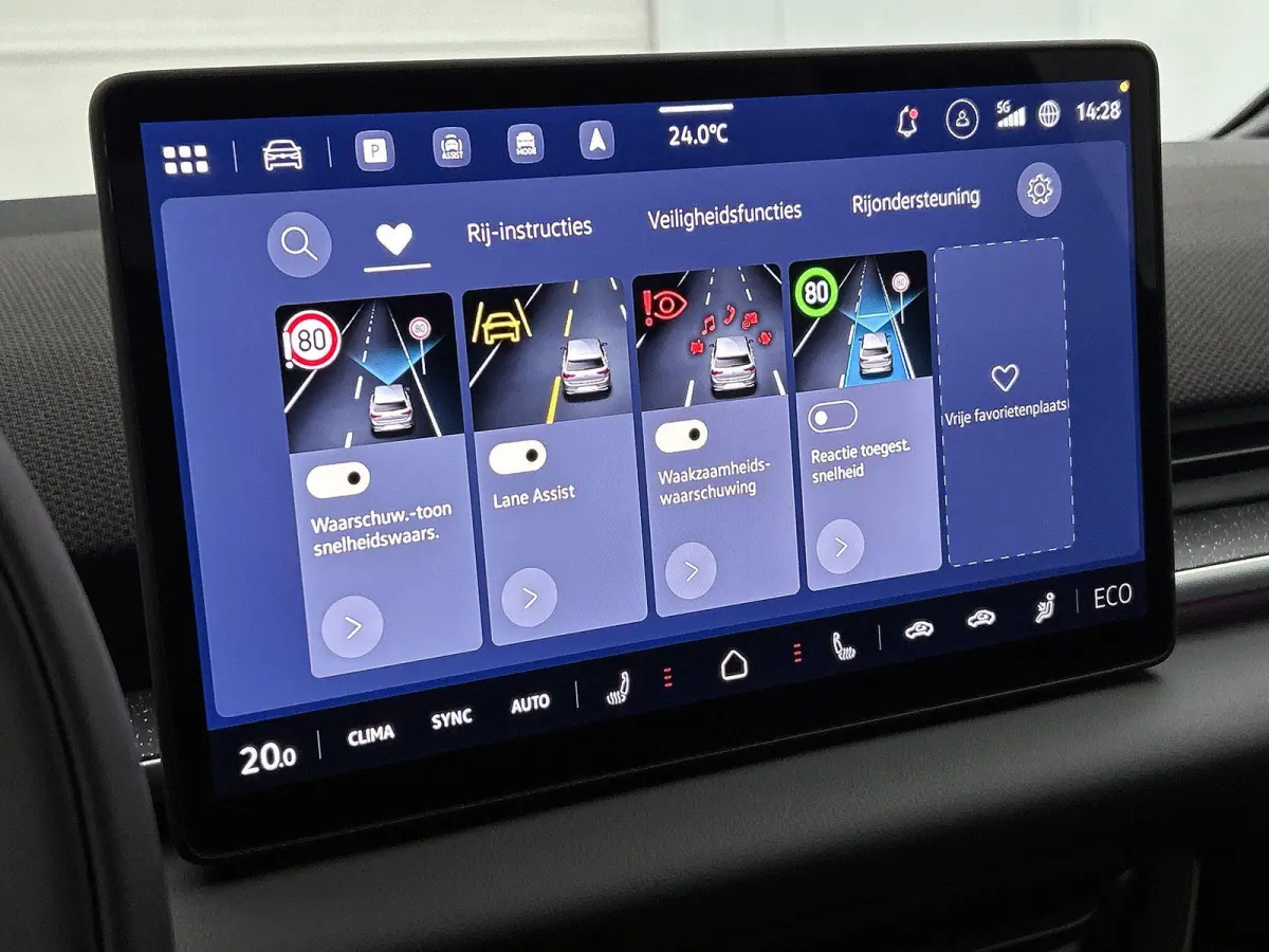Life 50 kWh 170 PK | Steunhaak | Navigatie | Apple Carplay draadloos | Stoelverwarming | Ruiten getint | 19" Lichtmetalen velgen | Android Auto draadloos | LED verlichting | Camera | Climate
