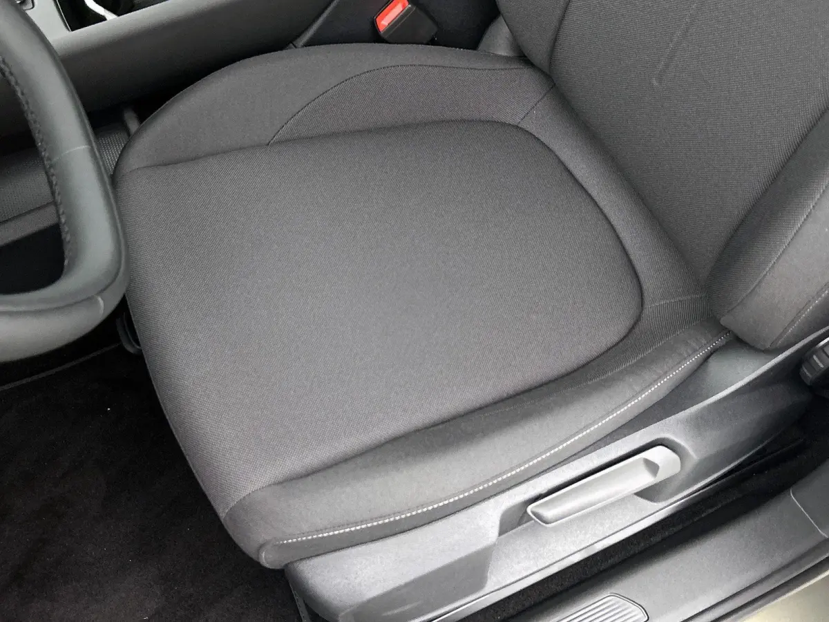 Life 50 kWh 170 PK | Steunhaak | Navigatie | Apple Carplay draadloos | Stoelverwarming | Ruiten getint | 19" Lichtmetalen velgen | Android Auto draadloos | LED verlichting | Camera | Climate