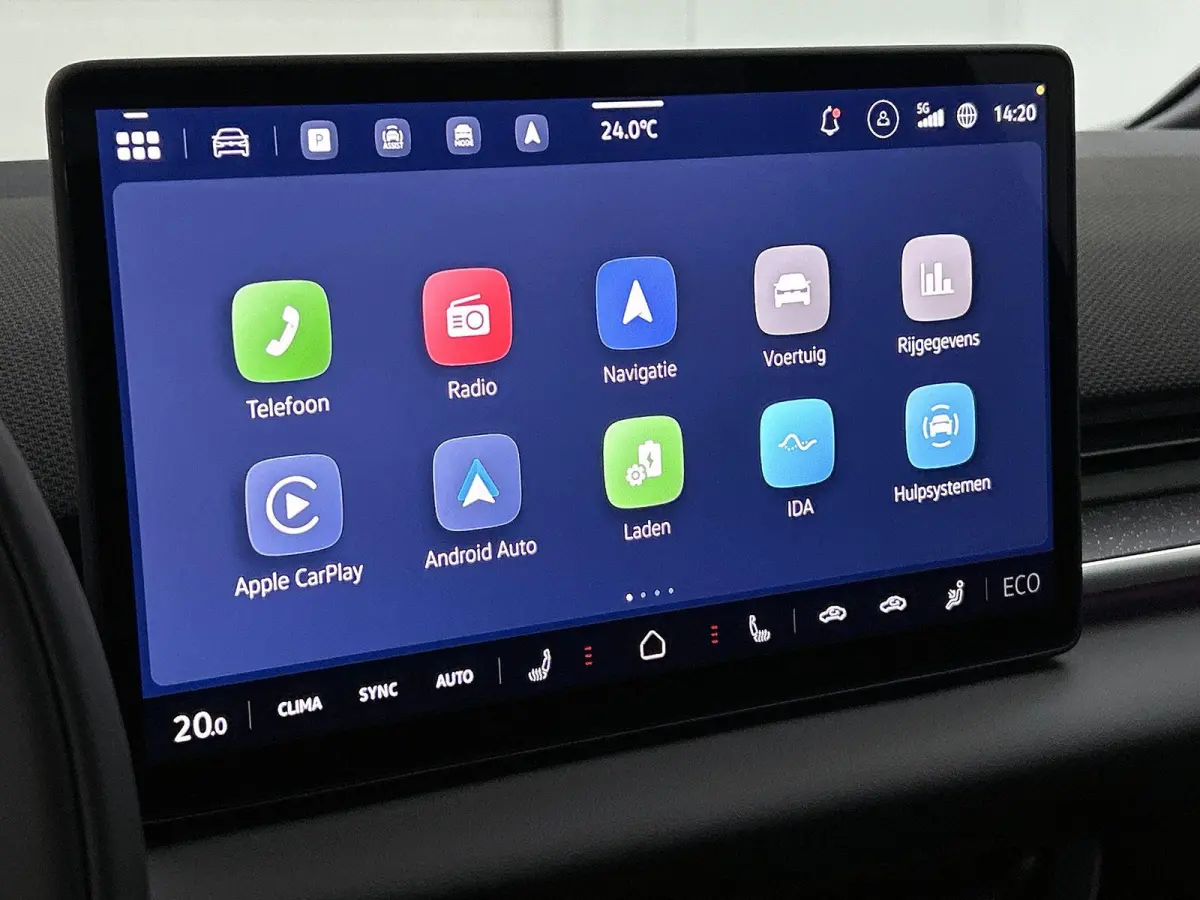 Life 50 kWh 170 PK | Steunhaak | Navigatie | Apple Carplay draadloos | Stoelverwarming | Ruiten getint | 19" Lichtmetalen velgen | Android Auto draadloos | LED verlichting | Camera | Climate