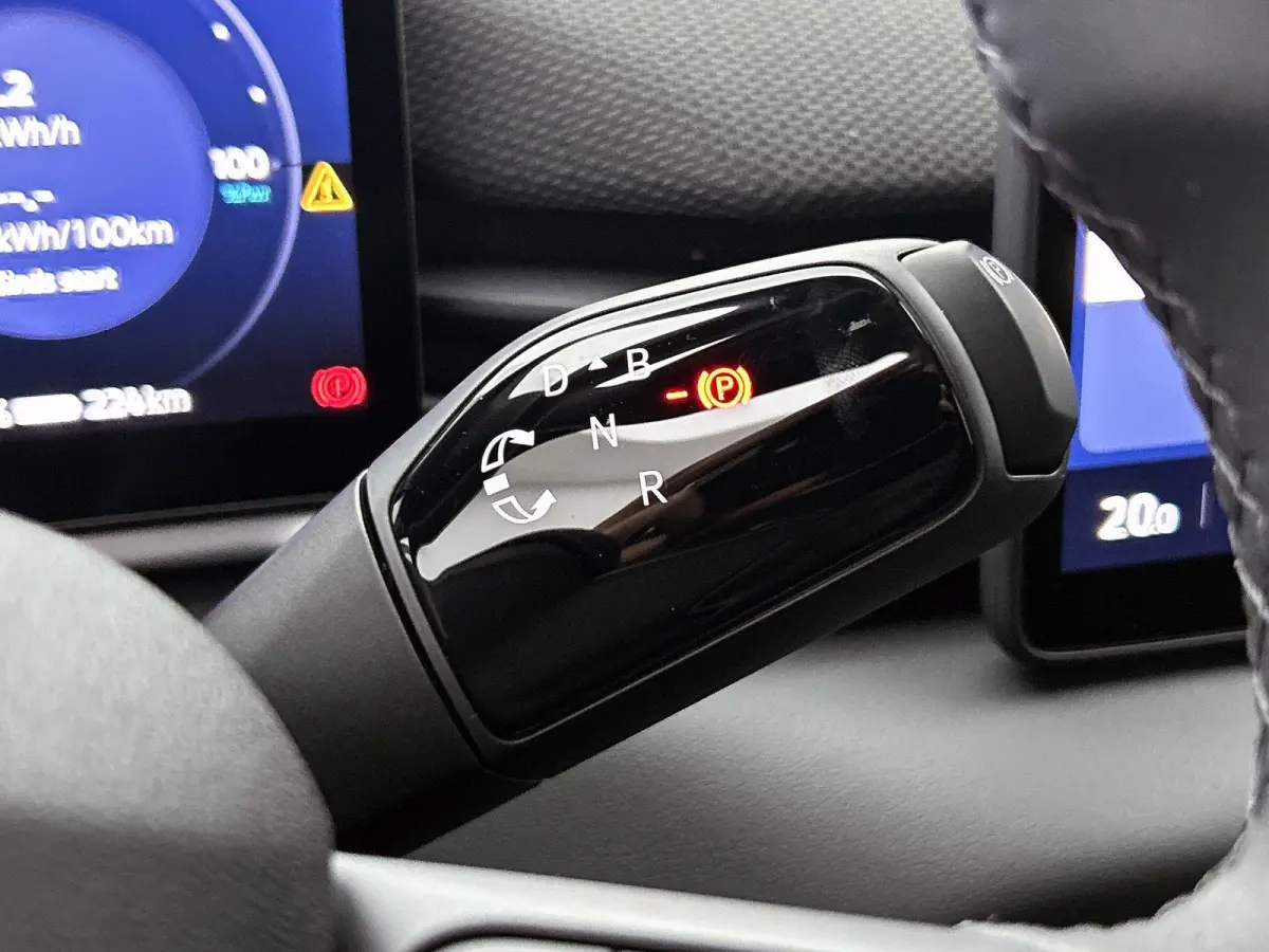 Life 50 kWh 170 PK | Steunhaak | Navigatie | Apple Carplay draadloos | Stoelverwarming | Ruiten getint | 19" Lichtmetalen velgen | Android Auto draadloos | LED verlichting | Camera | Climate