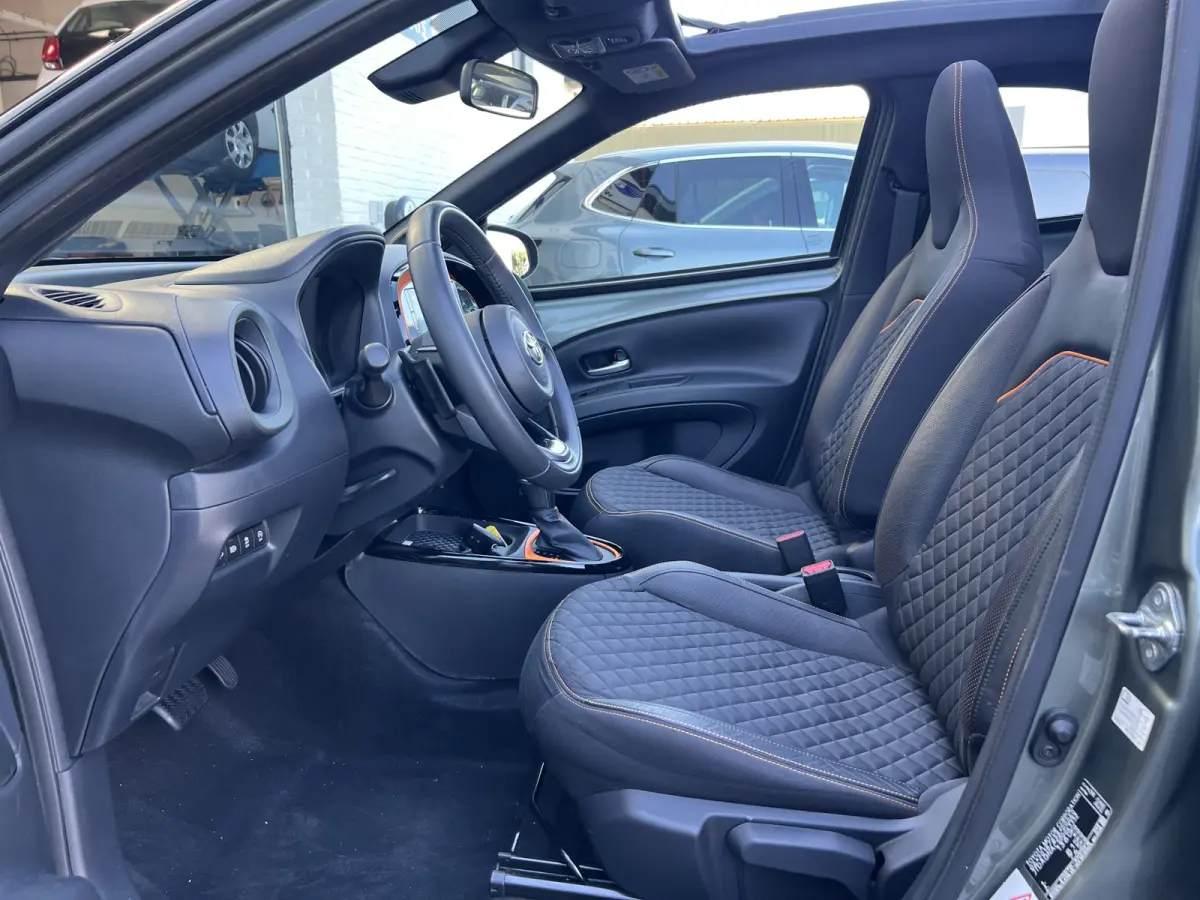 1.0 VVT-i S-CVT Limited | ACC | Camera | JBL | Carplay | Vouwdak