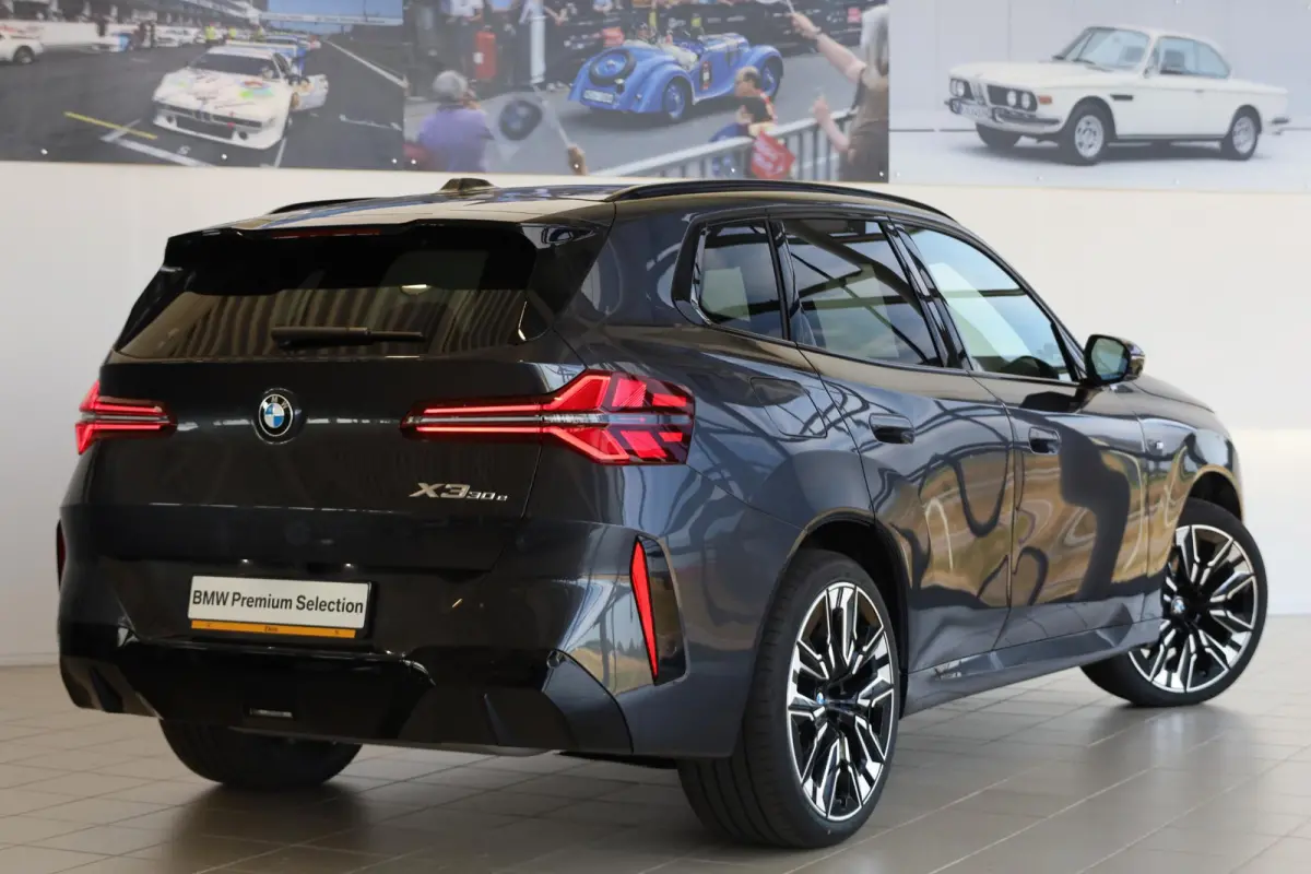30e xDrive | M Sport Pro | Panoramadak | Driving Assistant Professional | Haman/Kardon | Trekhaak