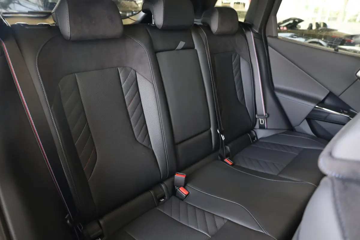 30e xDrive | M Sport Pro | Panoramadak | Driving Assistant Professional | Haman/Kardon | Trekhaak