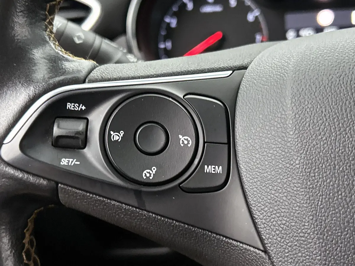 1.2 Turbo 120 Jaar Edition | Automaat | Climate control | Apple Carplay/Android Auto | Lichtmetalen velgen