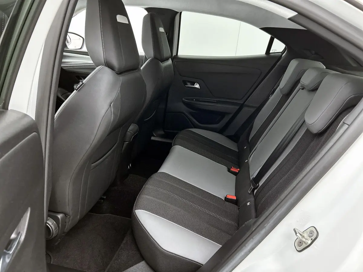 1.2 Elegance | Navigatie | Climate control | Trekhaak | Camera