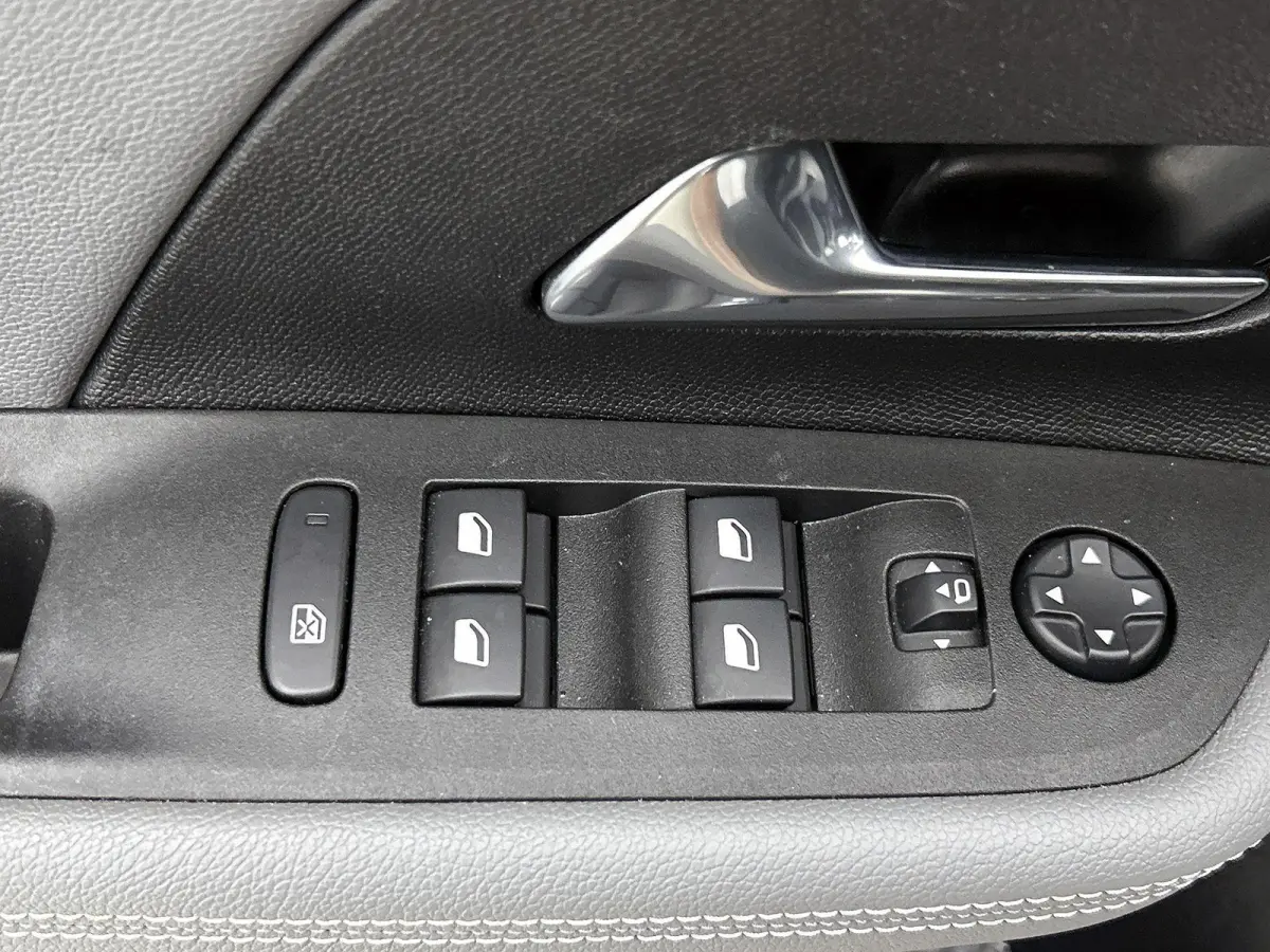 1.2 Elegance | Navigatie | Climate control | Trekhaak | Camera
