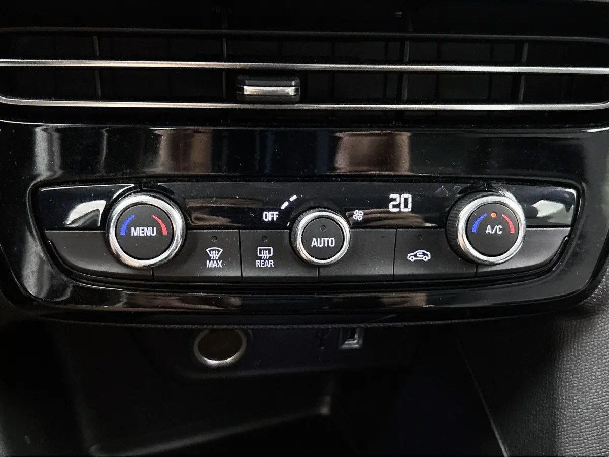 1.2 Elegance | Navigatie | Climate control | Trekhaak | Camera