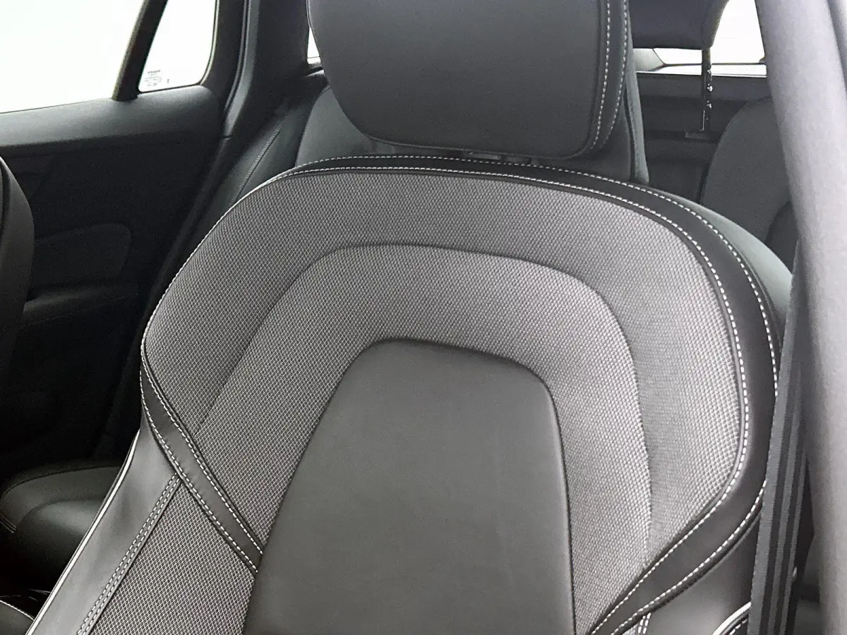 2.0 T6 Plug-in hybrid AWD Plus Dark