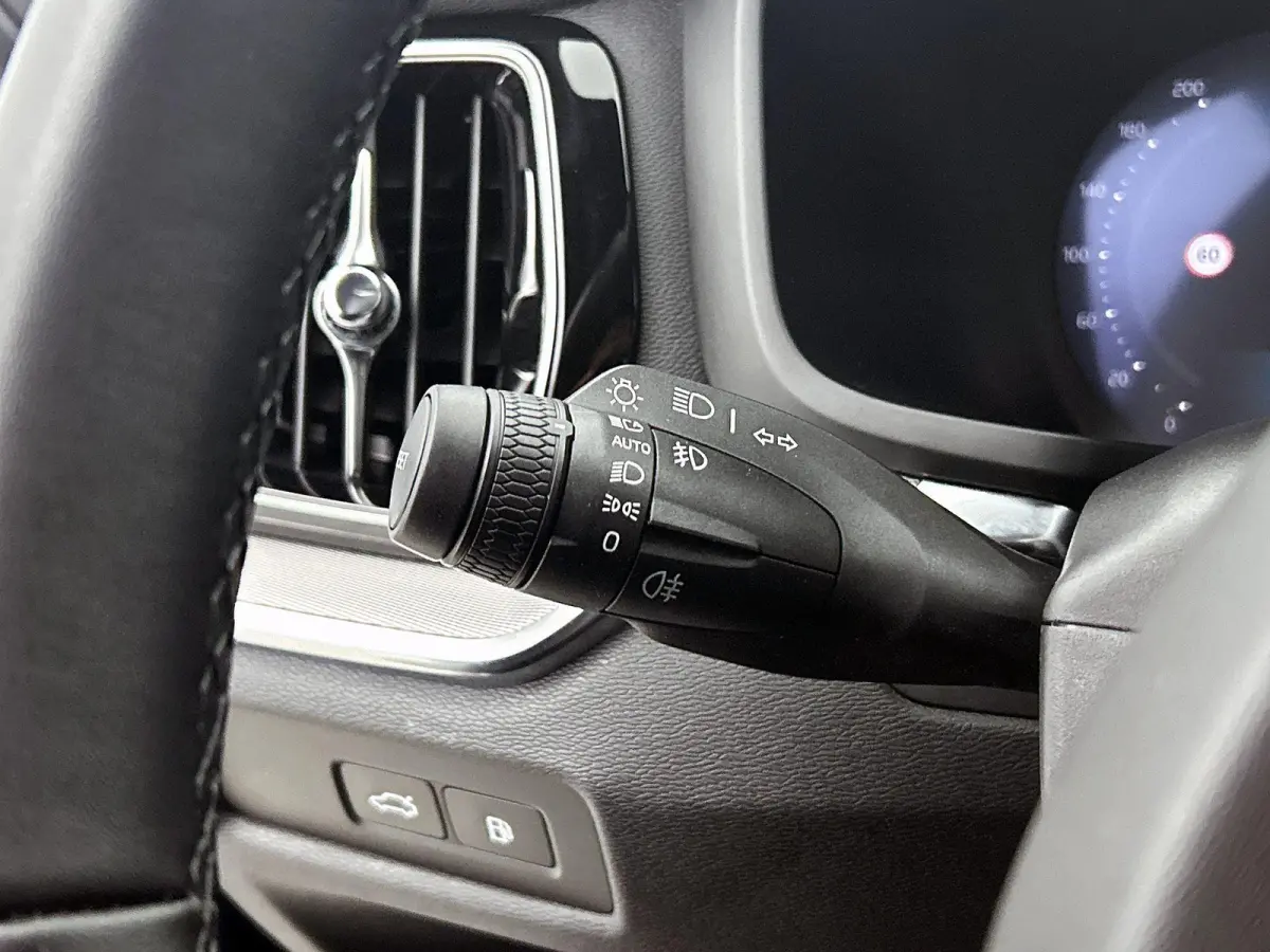 2.0 T6 Plug-in hybrid AWD Plus Dark