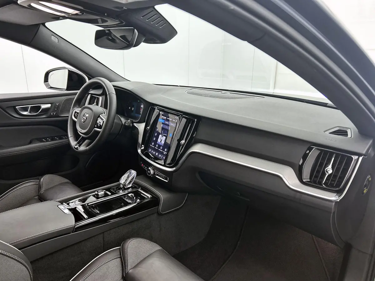 2.0 T6 Plug-in hybrid AWD Plus Dark